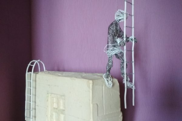 Павел Мунтиев. Выбор. Шаг, 2019, гипс, металл, пластик